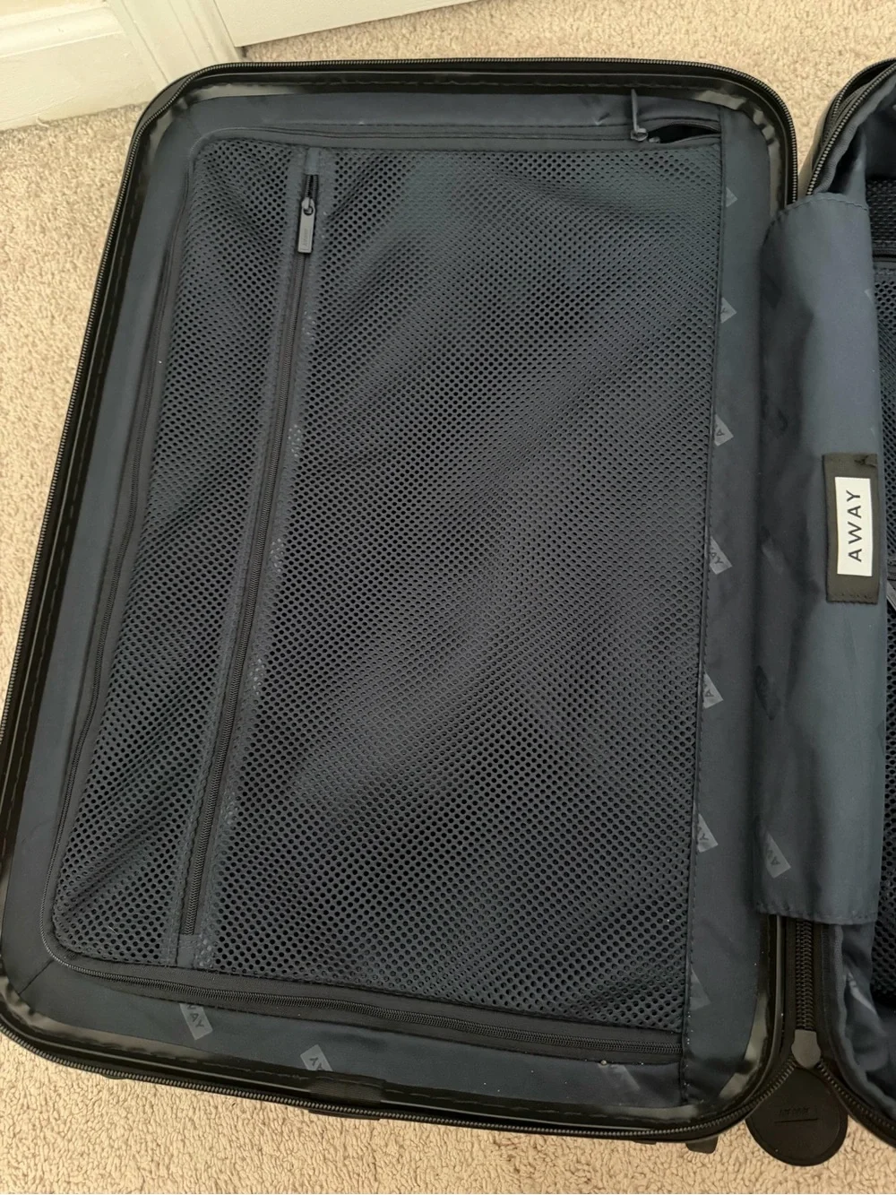 EUC AWAY Bigger Carry-On Flex in Jet Black
